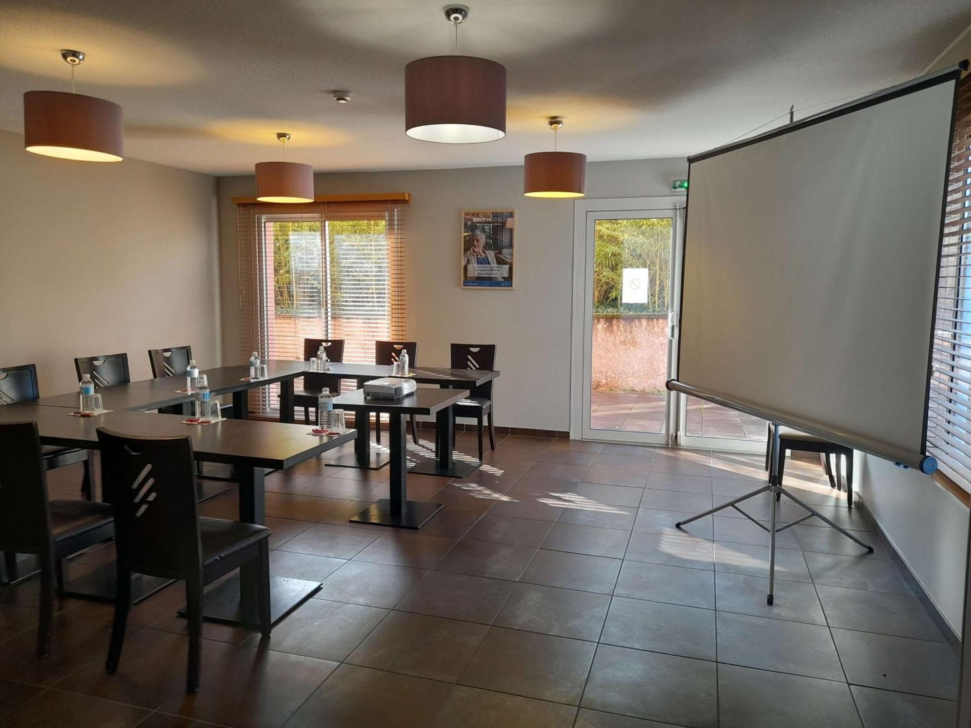 Brit Hotel Confort Montauban Buitenkant foto