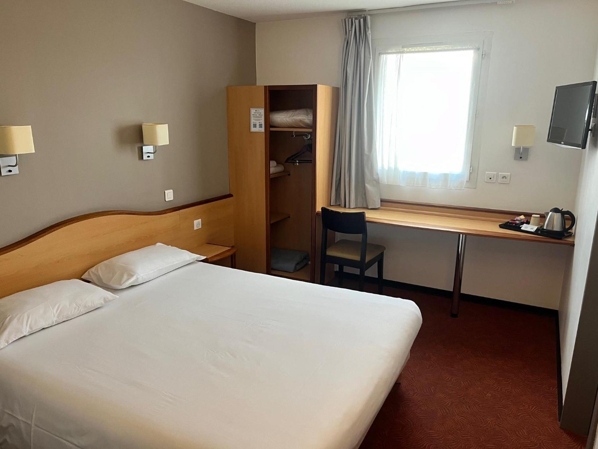 Brit Hotel Confort Montauban Buitenkant foto